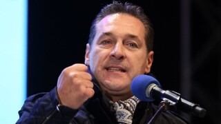 Bývalého šéfa rakúskej krajne pravicovej strany oslobodili spod obvinení z korupcie